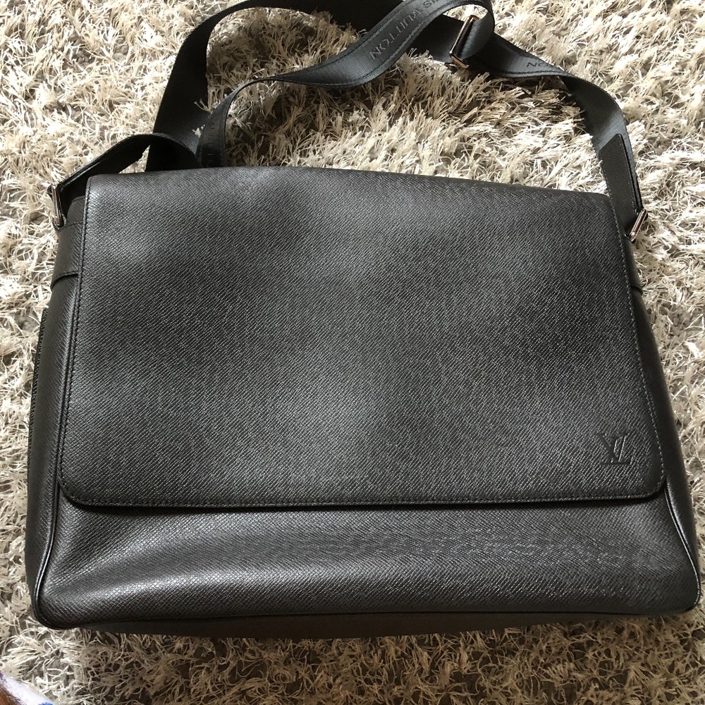Louis Vuitton Messenger Bag